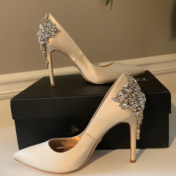 Badgley Mischka Women's Gorgeous Dress Pump - Picture 9 of 15